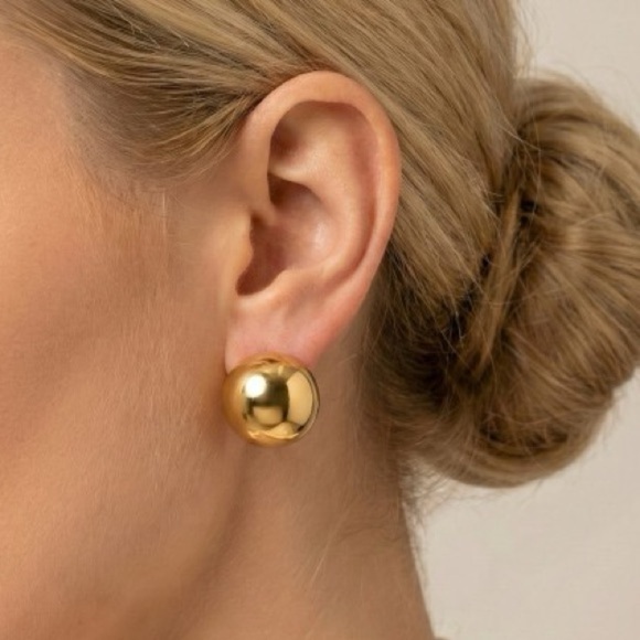 Boutique Jewelry - Gold Puffy Small Huggie Earrings (9009)